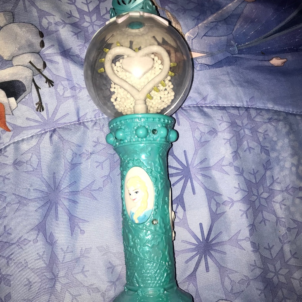 Girls frozen wand the heart lights up and spins in the snow.